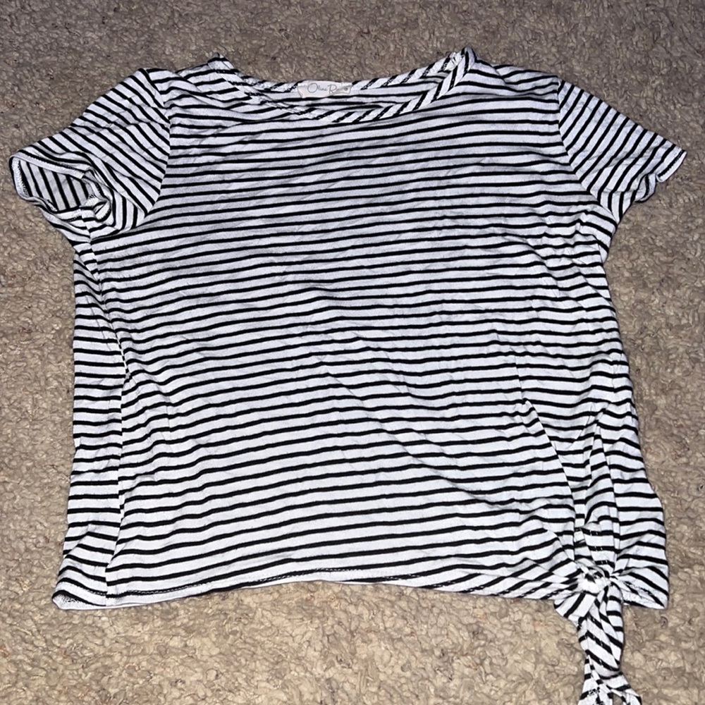 Olivia Rae striped top. Color:black and white stripped. Condition:lightly worn.